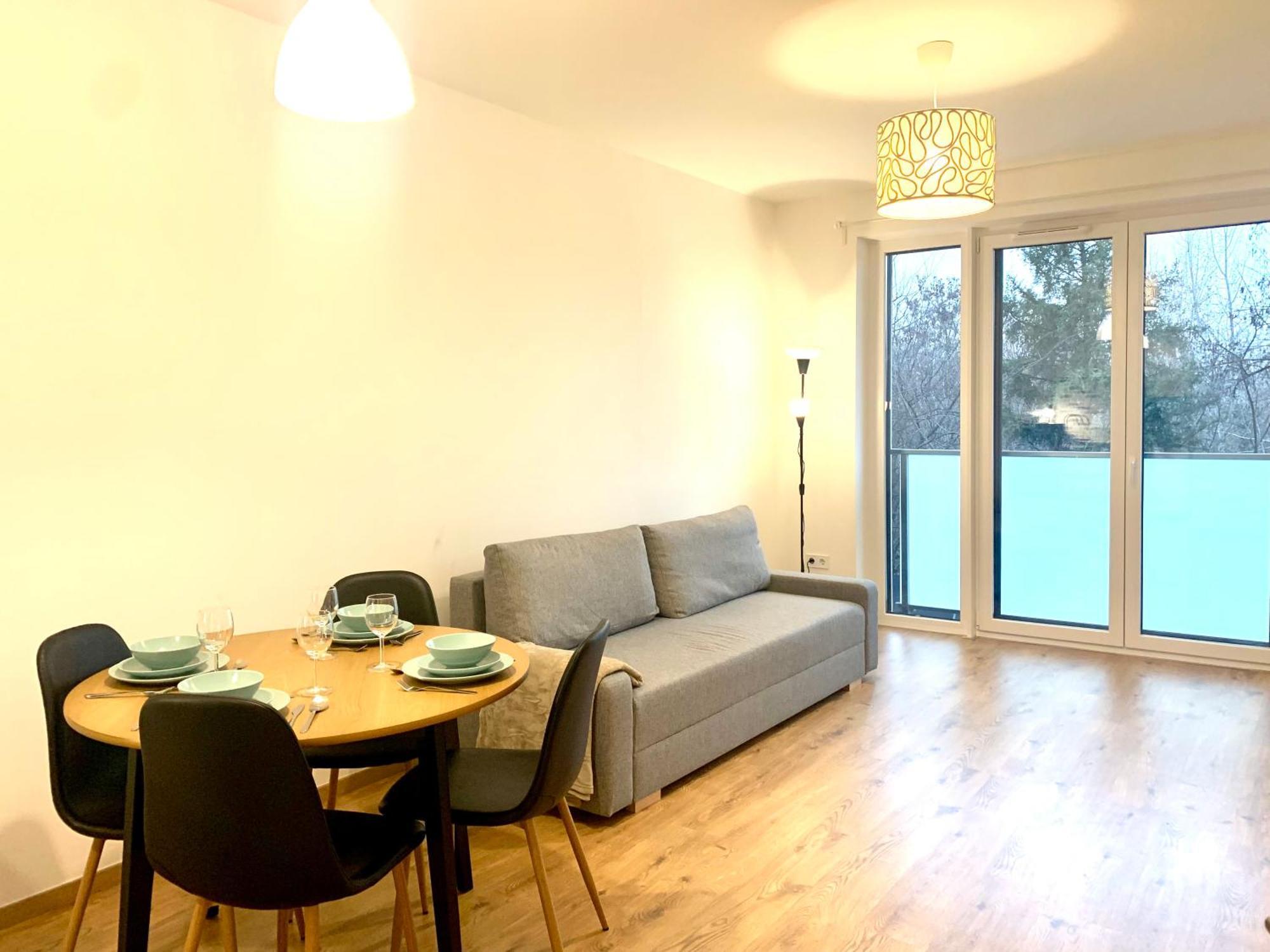 Westside - Modern & Peaceful - Free Garage! Apartment Budapest