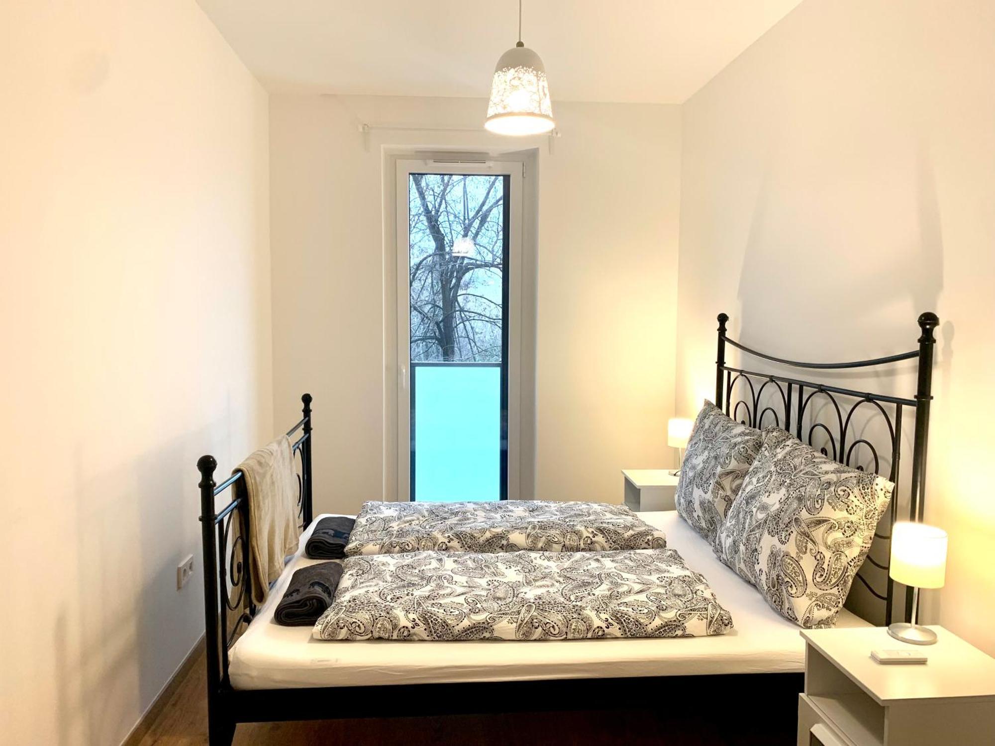 Westside - Modern & Peaceful - Free Garage! Apartament