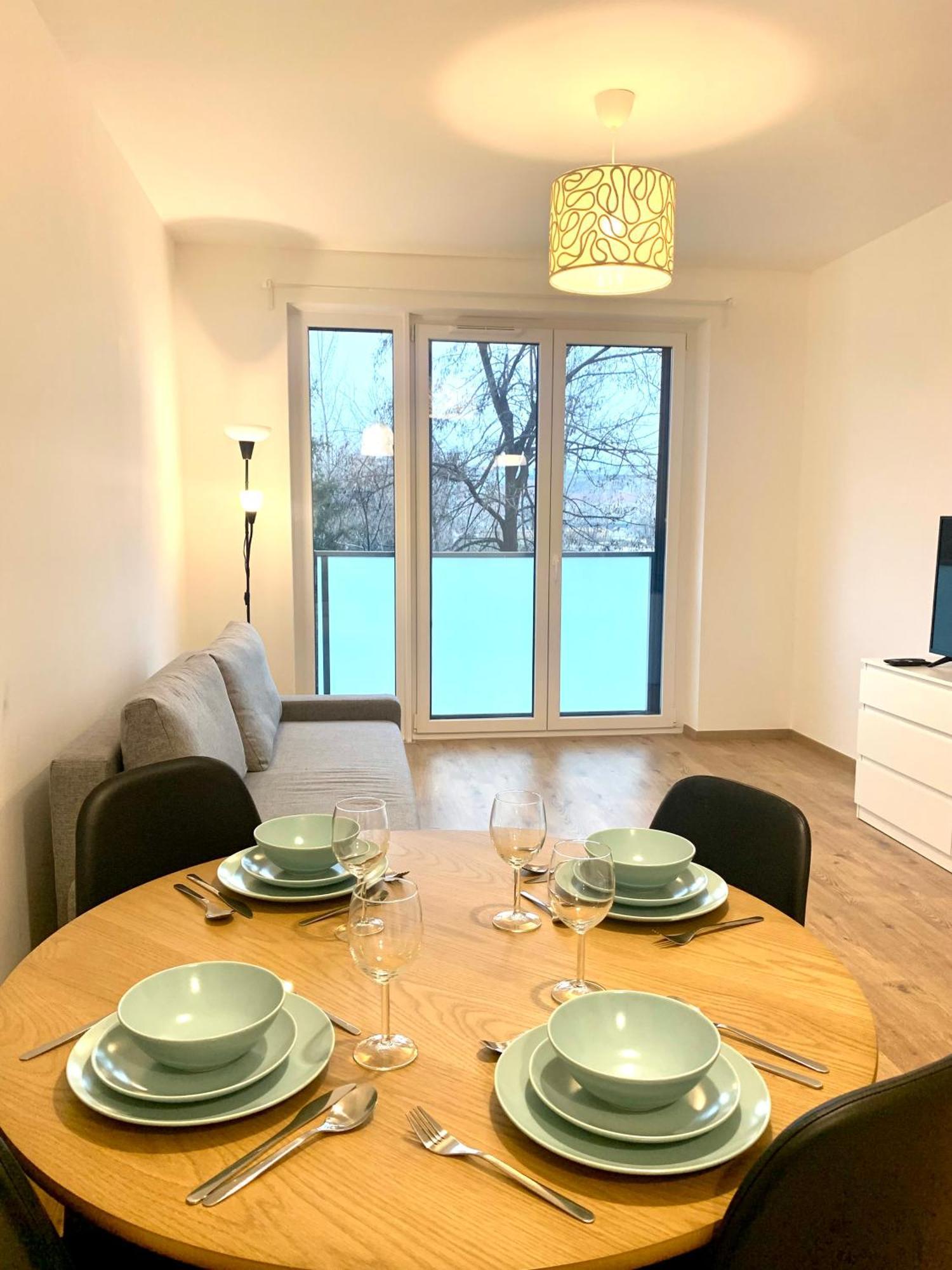 Westside - Modern & Peaceful - Free Garage! Apartament