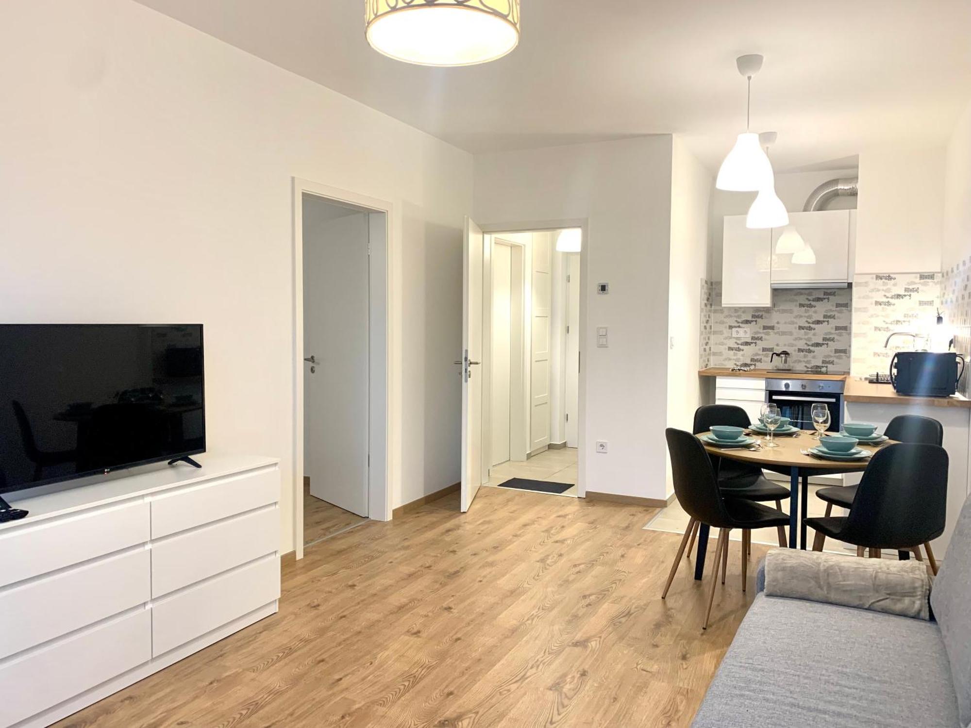 Westside - Modern & Peaceful - Free Garage! Apartament *